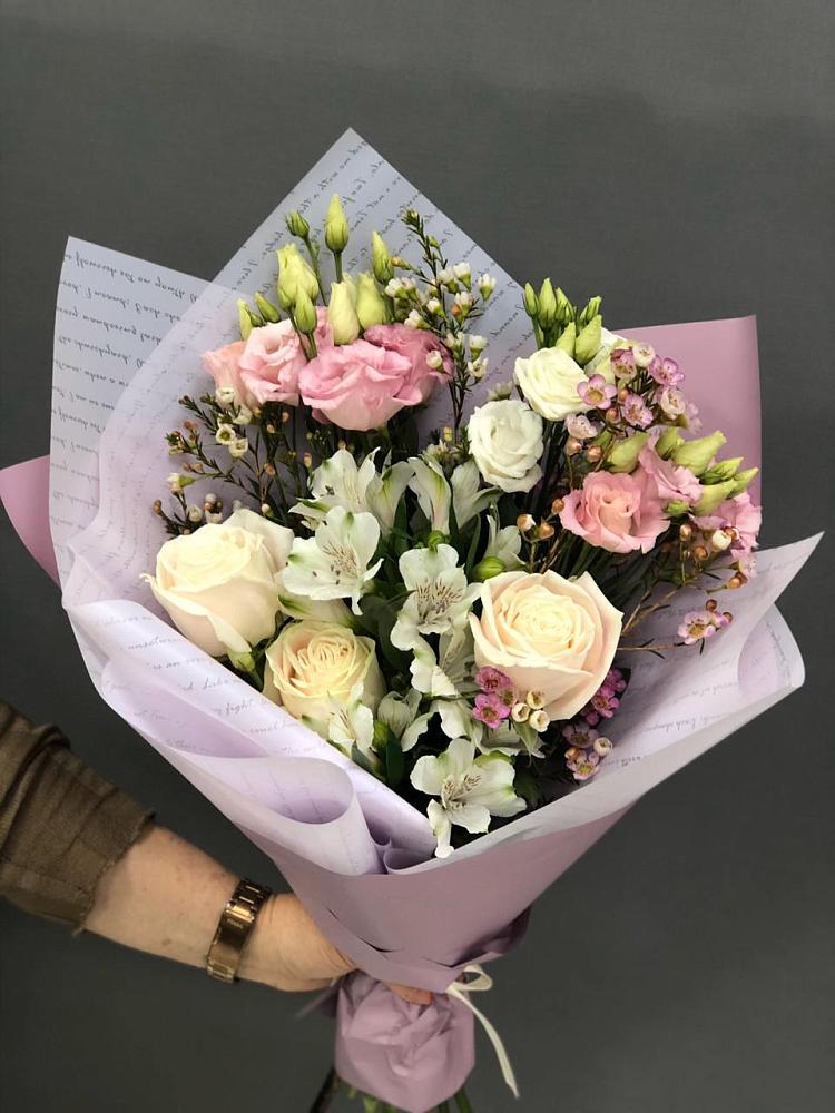 Букет цветов из: Альстромерии, Розы и Лизиантусы в Саратовской