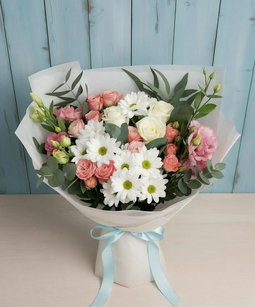 Букет цветов из: Розы, Лизиантусы и Хризантемы в Саратовской