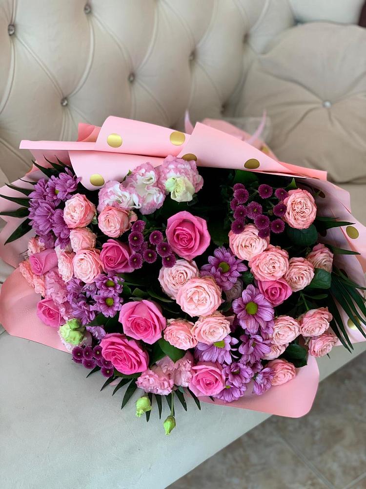 Букет цветов из: Хризантемы, Розы и Лизиантусы в Саратовской