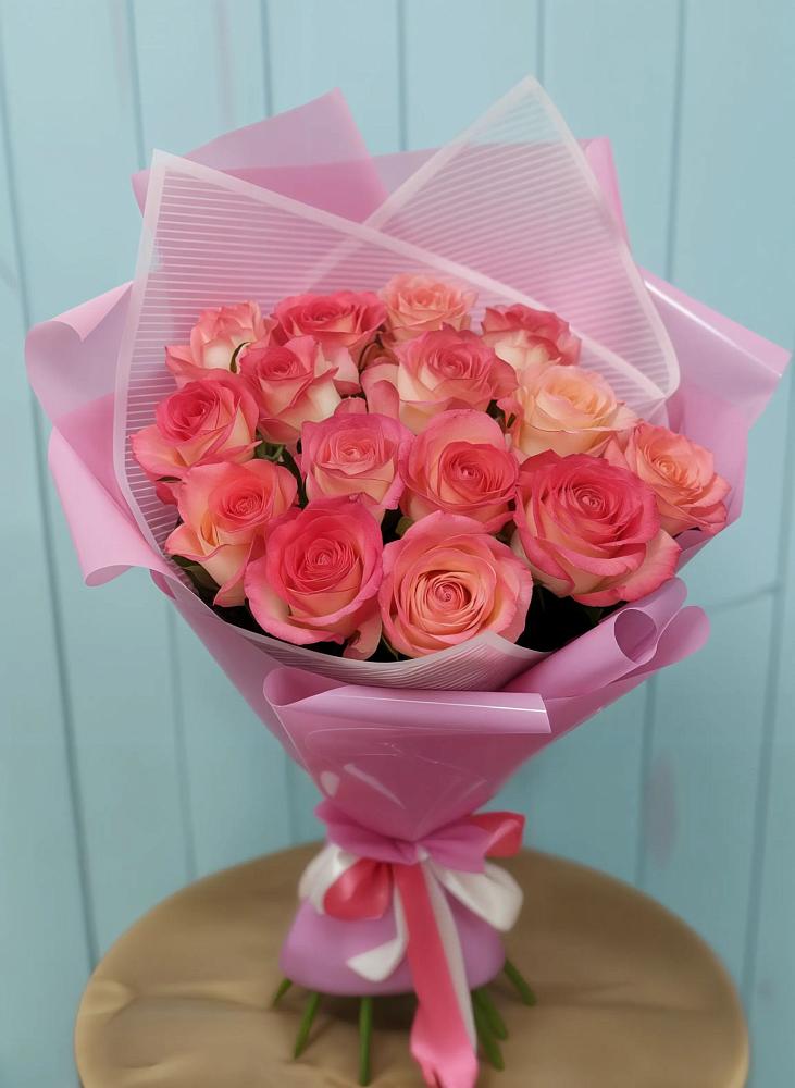 Букет 15 Розовых роз Равель в Саратовской