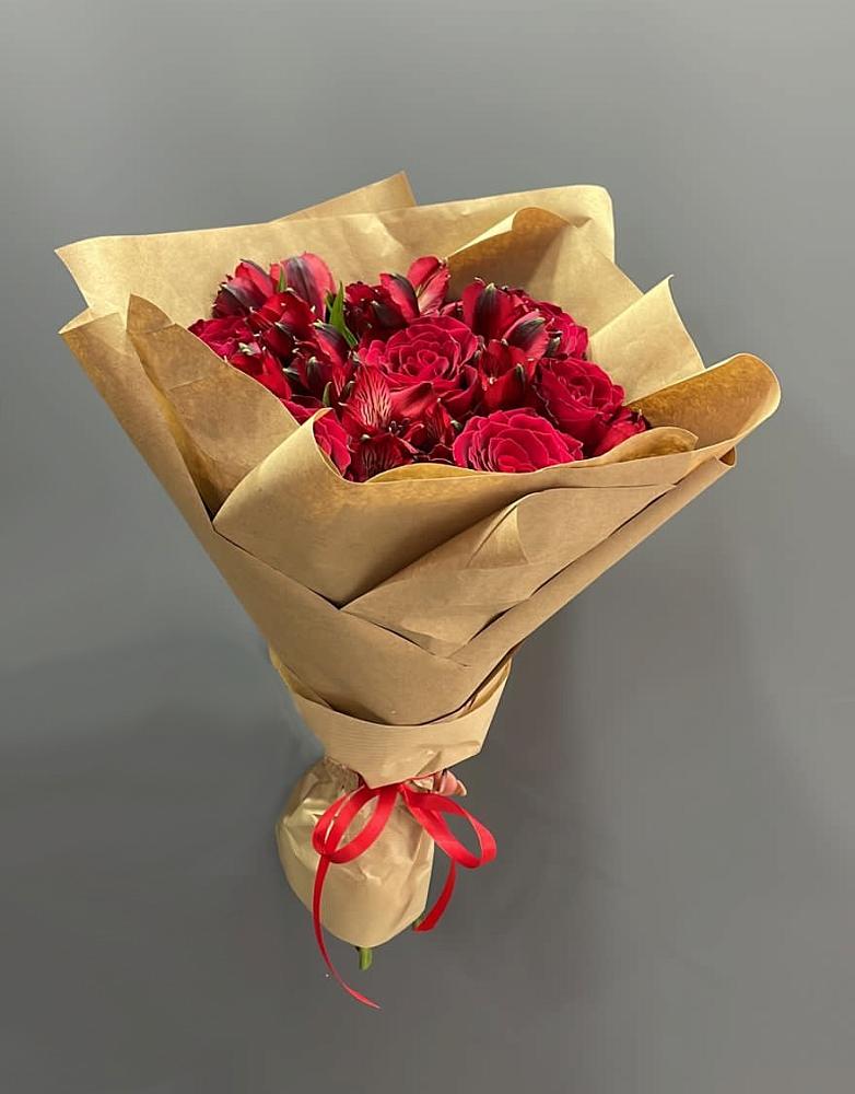 Букет цветов из: Альстромерии и Розы в Саратовской