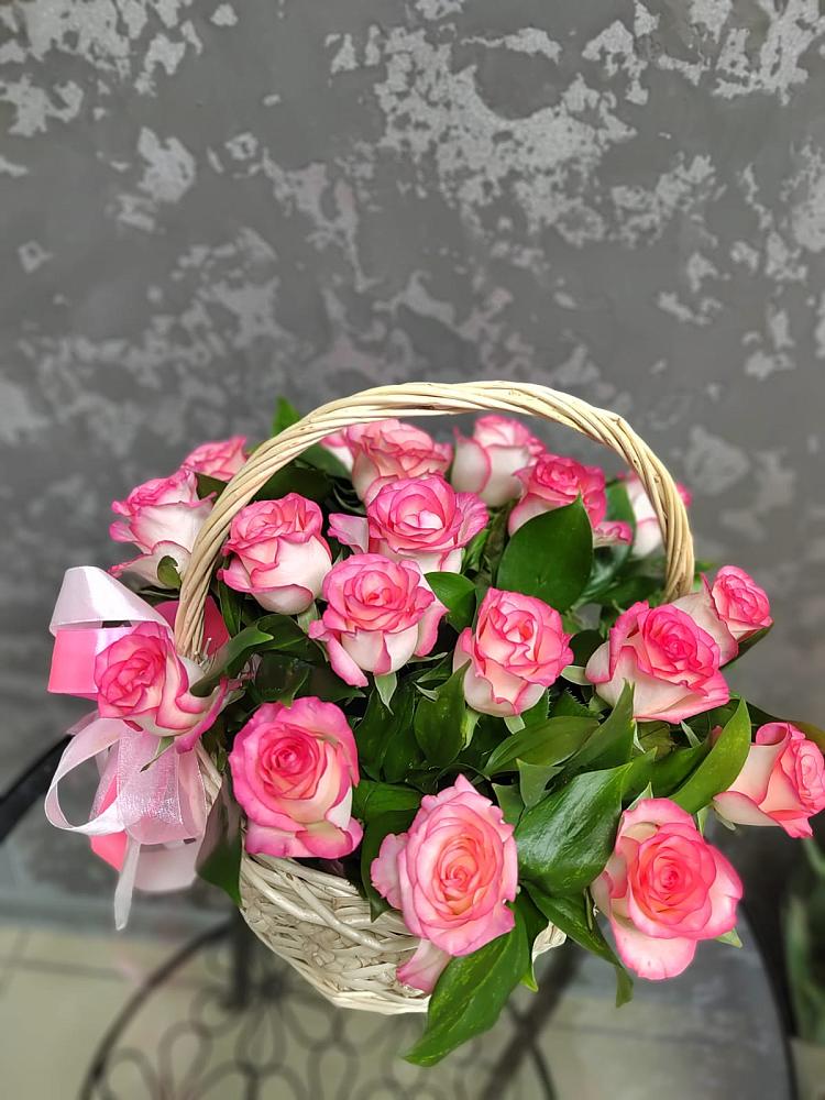 Цветочная композиция из Розы в корзине в Саратовской