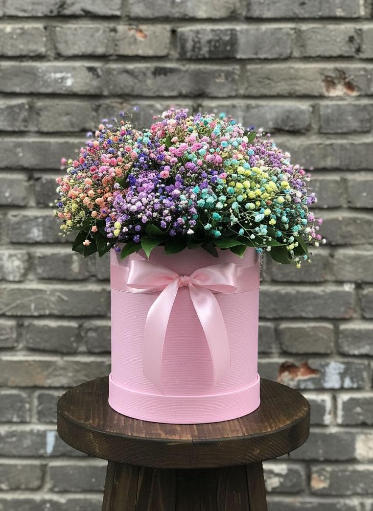 Цветочная композиция из Гипсофила и Розы в шляпной коробке в Саратовской