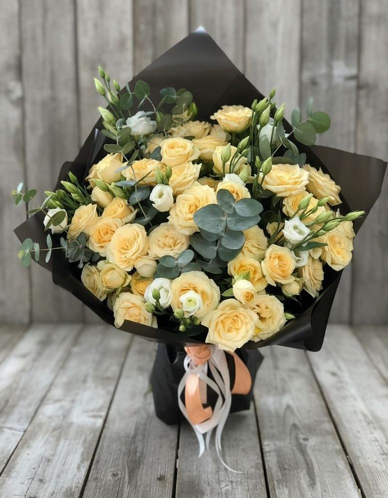 Букет цветов из: Розы и Лизиантусы в Саратовской