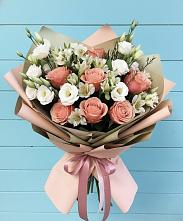 Букет цветов из:  Розы, Альстромерии и Лизиантусы в Саратовской