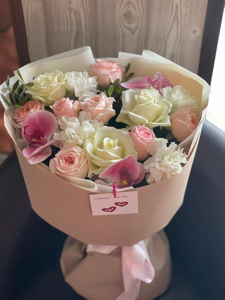 Букет цветов из: Орхидеи, Розы и Гвоздики в Саратовской