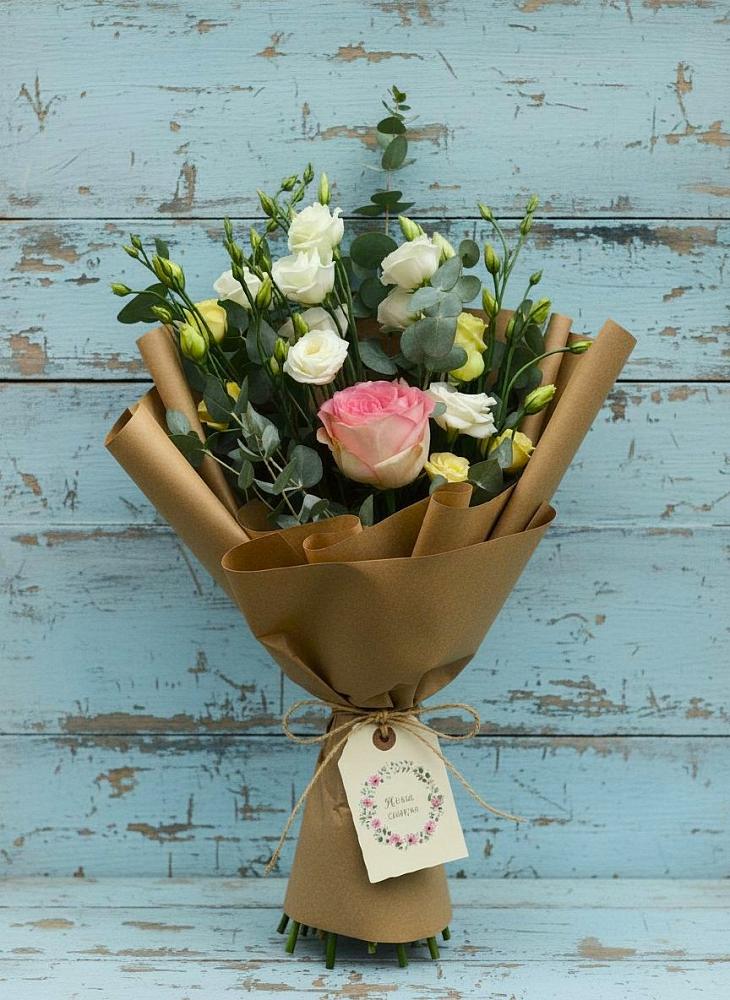 Букет цветов из: Розы и Лизиантусы в Саратовской