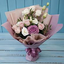 Букет цветов из:  Розы и Лизиантусы в Саратовской
