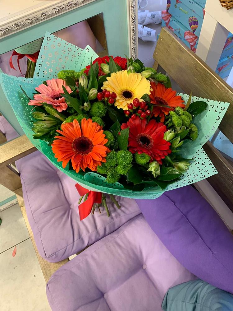 Букет цветов из: Герберы, Хризантемы и Альстромерии в Саратовской