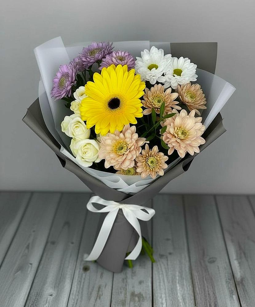 Букет цветов из: Розы, Герберы и Хризантемы в Саратовской