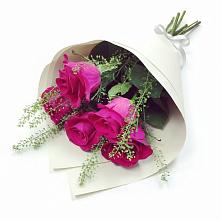 Букет цветов из:  Розы в Саратовской
