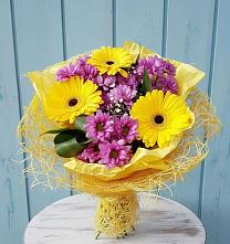 Букет цветов из:  Хризантемы и Герберы в Саратовской