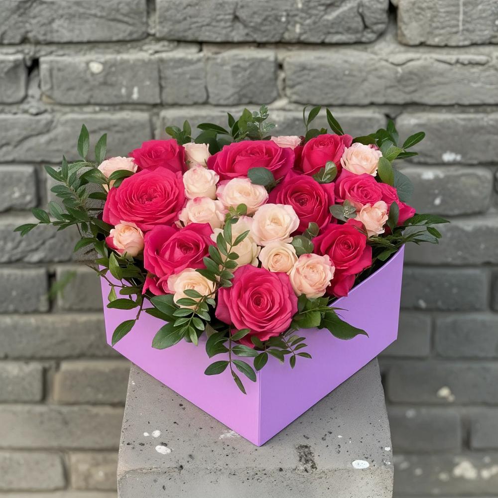 Цветочная композиция из Розы в коробке в Саратовской
