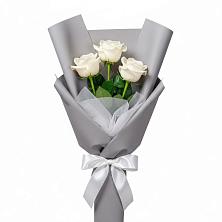 Букет 3 белые розы в Саратовской