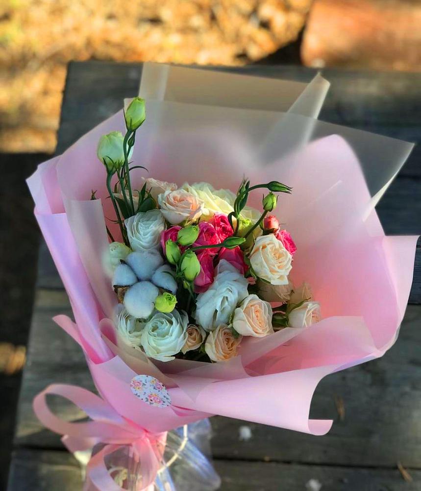 Букет цветов из: Розы и Лизиантусы в Саратовской