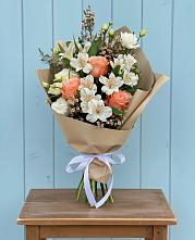 Букет цветов из:  Альстромерии, Лизиантусы, Розы и Хризантемы в Саратовской