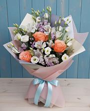 Букет цветов из:  Лизиантусы, Розы, Альстромерии и Гипсофила в Саратовской