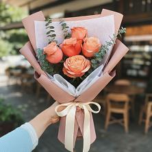 Букет цветов из:  Розы в Саратовской