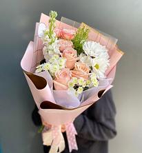 Букет цветов из:  Хризантемы и Розы в Саратовской