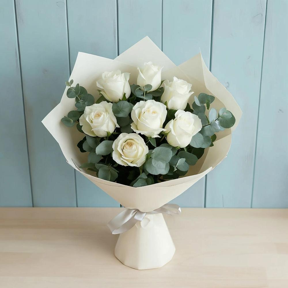 Букет Белые розы в Эвкалипте в Саратовской