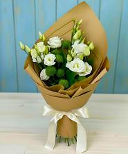 Букет цветов из:  Хризантемы и Лизиантусы в Саратовской