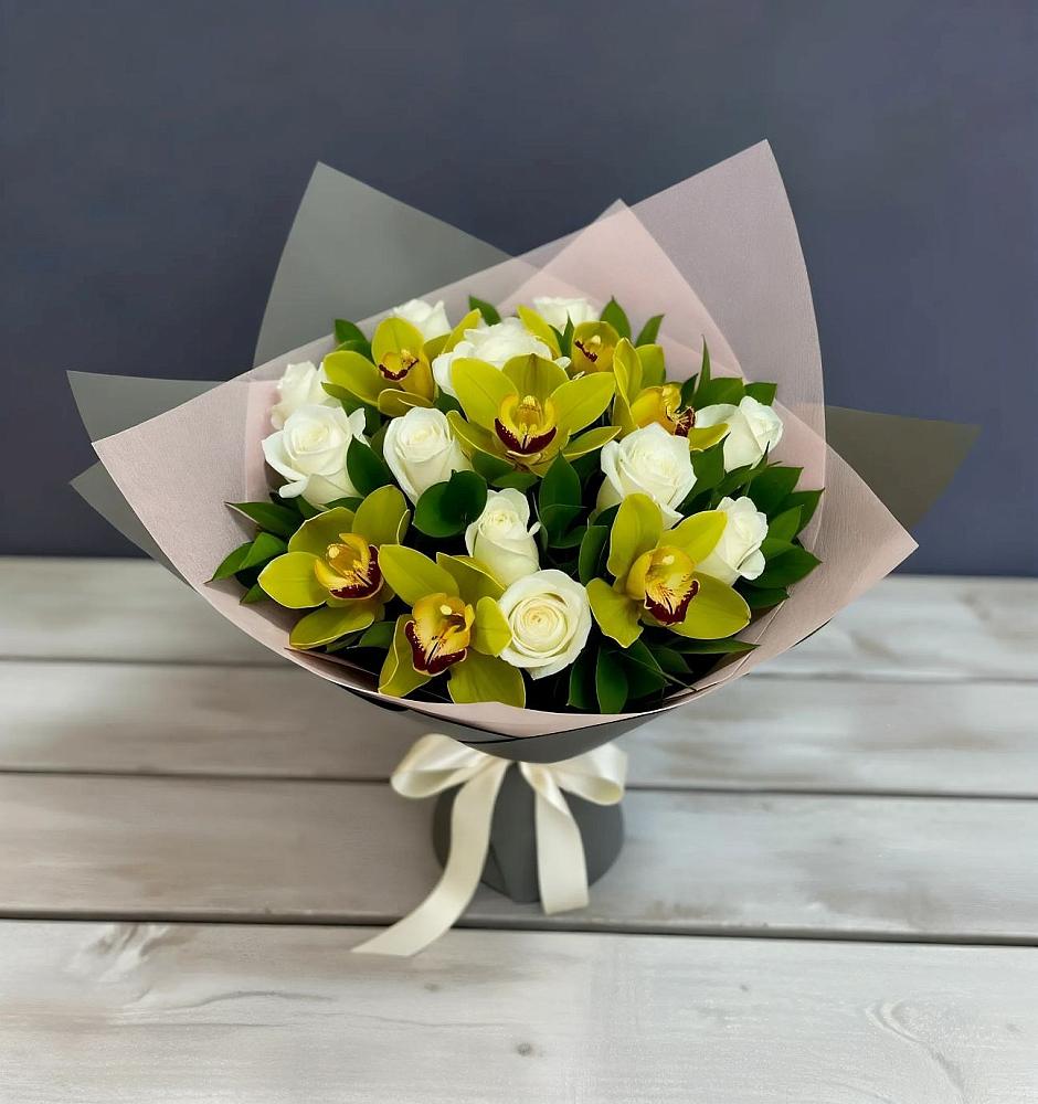 Букет цветов из: Орхидеи и Розы в Саратовской