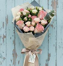 Букет цветов из:  Розы в Саратовской