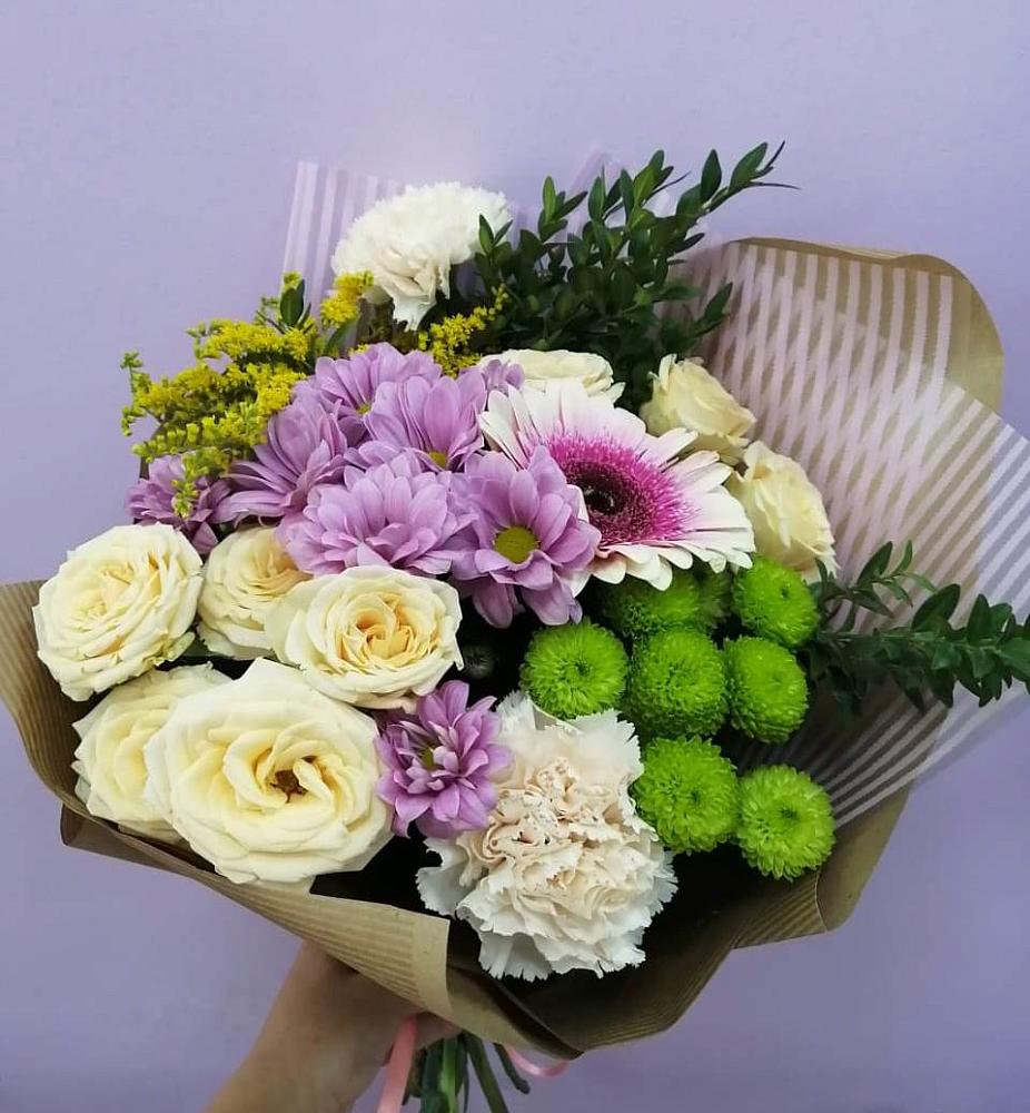 Букет цветов из: Хризантемы, Розы, Гвоздики и Герберы в Саратовской