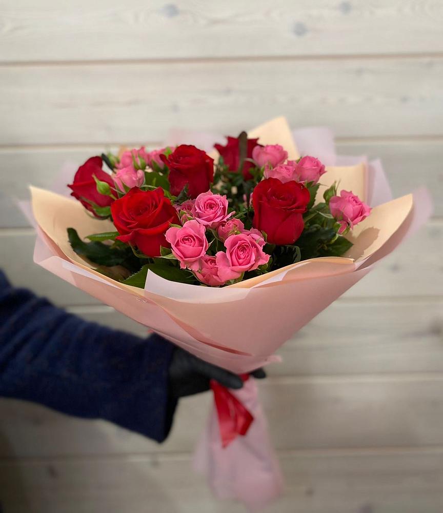 Букет цветов из: Розы в Саратовской