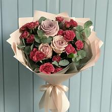 Букет цветов из:  Гвоздики и Розы в Саратовской