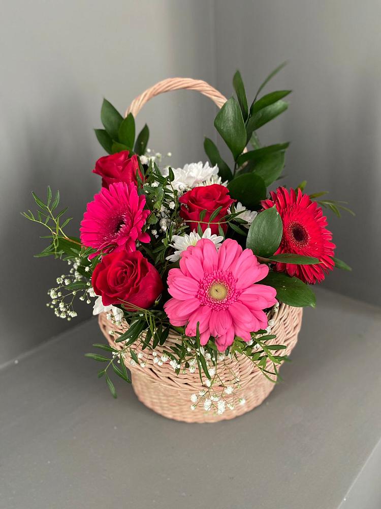 Цветочная композиция из Розы, Хризантемы и Герберы в корзине в Саратовской