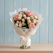 Букет цветов из:  Розы в Саратовской
