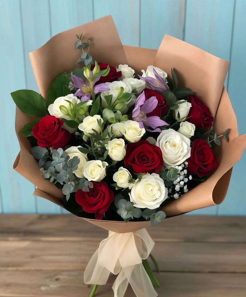 Букет цветов из: Розы и Альстромерии в Саратовской