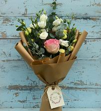 Букет цветов из:  Розы и Лизиантусы в Саратовской