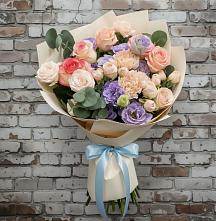 Букет цветов из:  Розы, Лизиантусы и Гвоздики в Саратовской