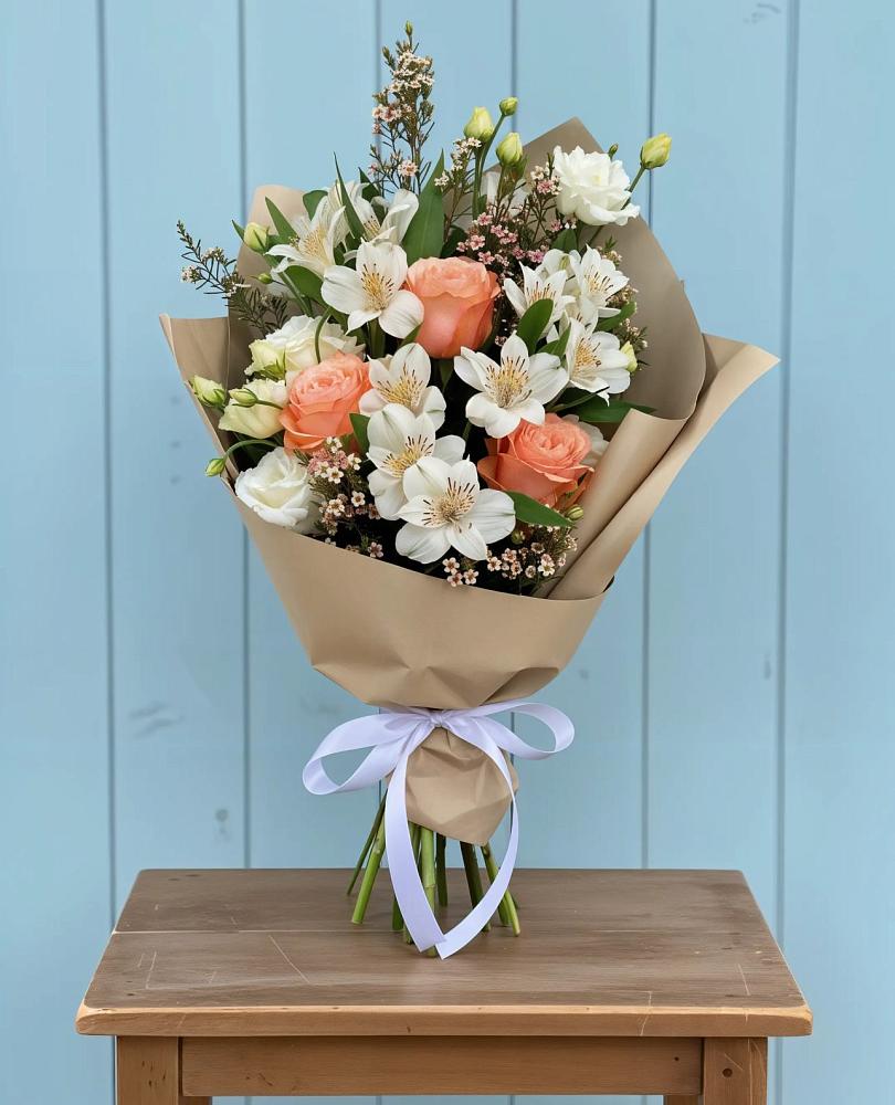 Букет цветов из: Альстромерии, Лизиантусы, Розы и Хризантемы в Саратовской