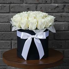 Цветочная композиция из Розы в шляпной коробке в Саратовской