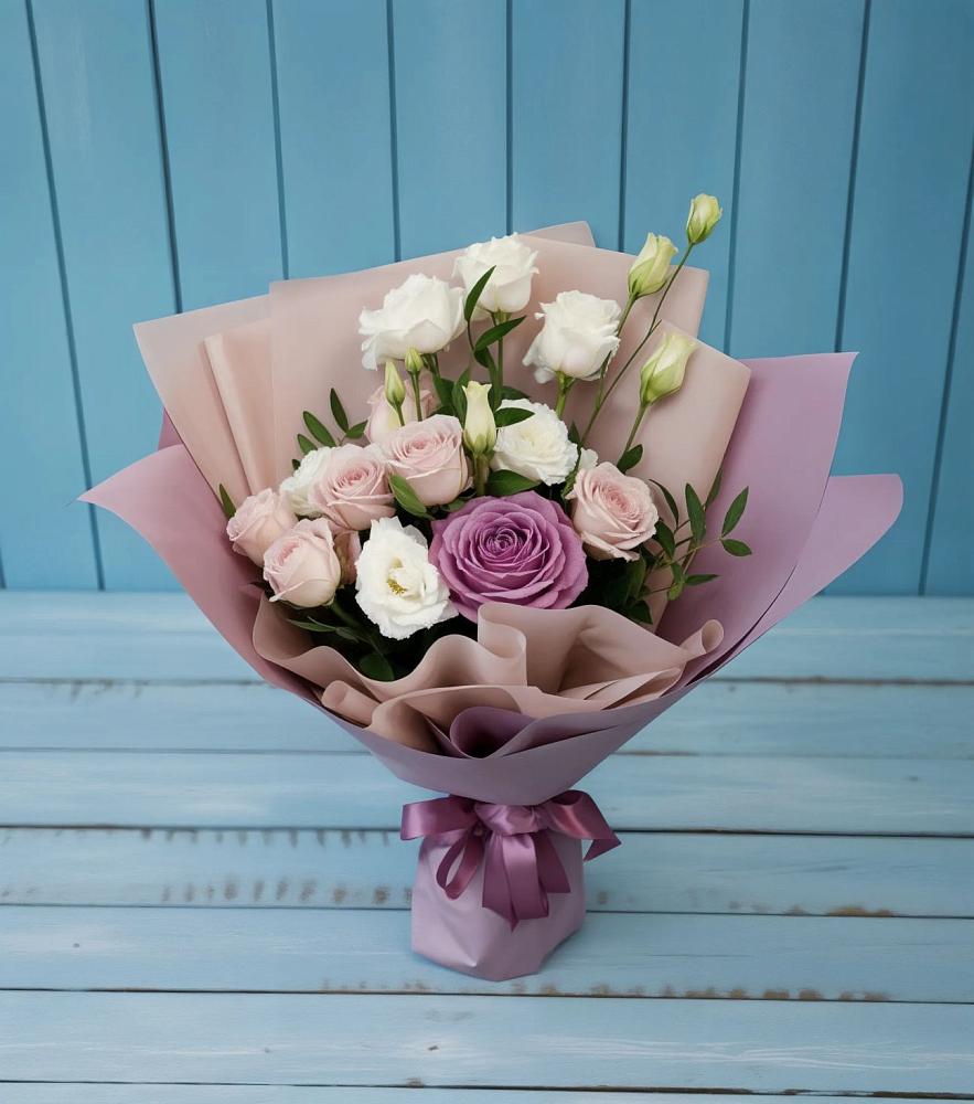 Букет цветов из: Розы и Лизиантусы в Саратовской