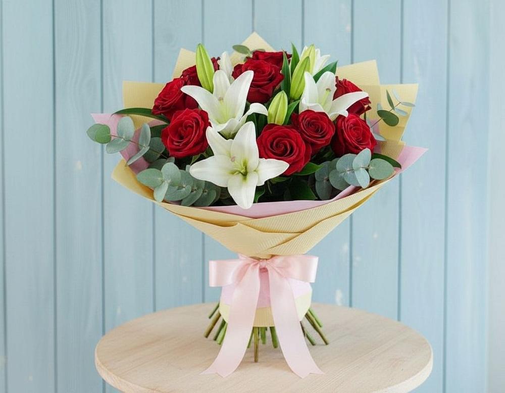 Букет цветов из: Лилии и Розы в Саратовской