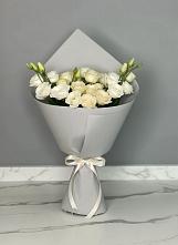 Букет цветов из:  Розы и Лизиантусы в Саратовской